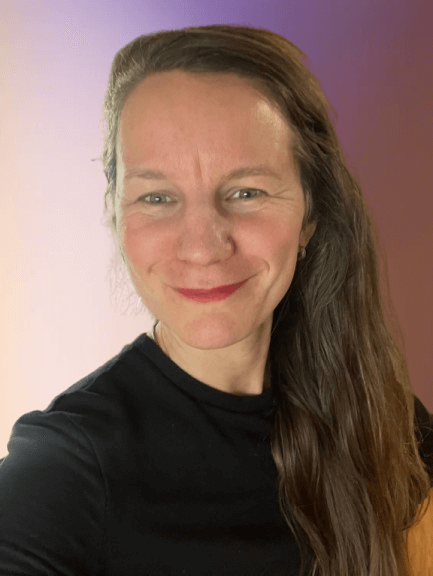 Monika Zhořová, pastel artist.